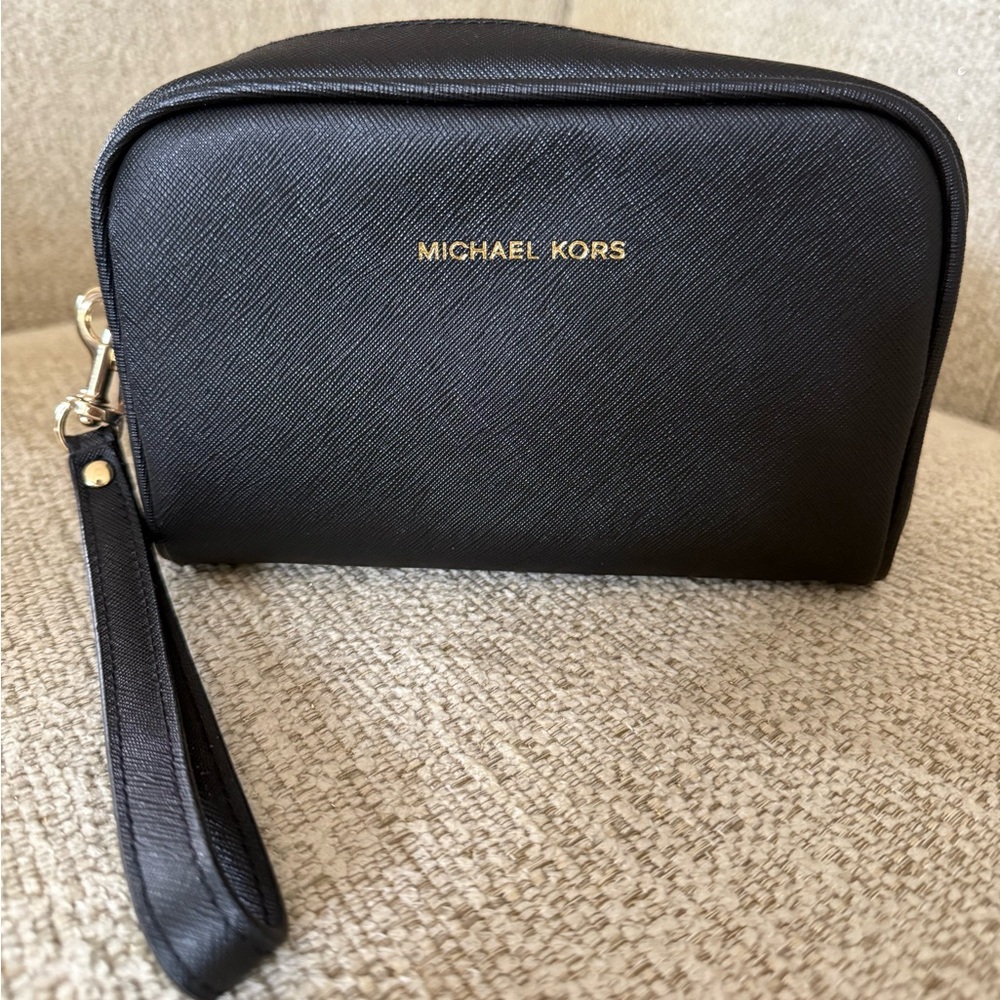 NWOT Michael Kors Cosmetic Toiletry Bag Pouch with Wrist Strap